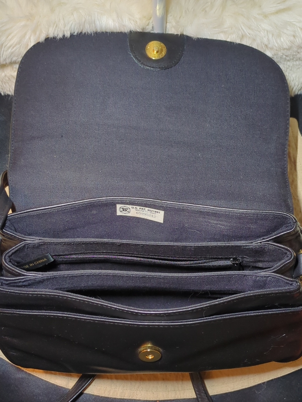Etienne Aigner Leather Crossbody Bag w/ Black Aigner Croc-Embossed Wallet $110 - Picture 4 of 11
